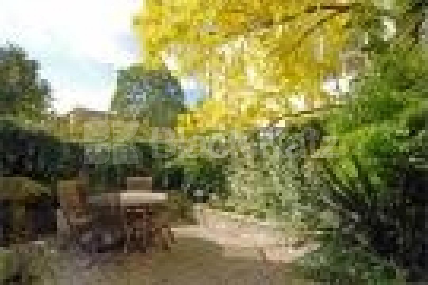 			NEW INSTRUSTION, 4 Bedroom, 1 bath, 1 reception Semi-Detached House			 Chillingworth road, Highbury / Holloway